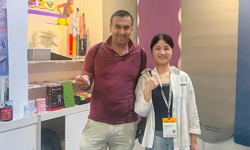 Thảm yoga trở thành tâm điểm và xu hướng mới về lối sống lành mạnh đang ngày càng phổ biến.